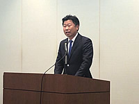 写真：2019年5月社員還暦祝い・慰労会の宴の席 （桜井 社長）
